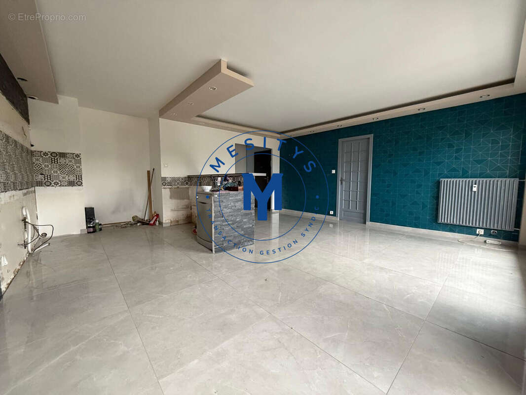 Appartement 80 m² à Saint-Etienne  - photo 4