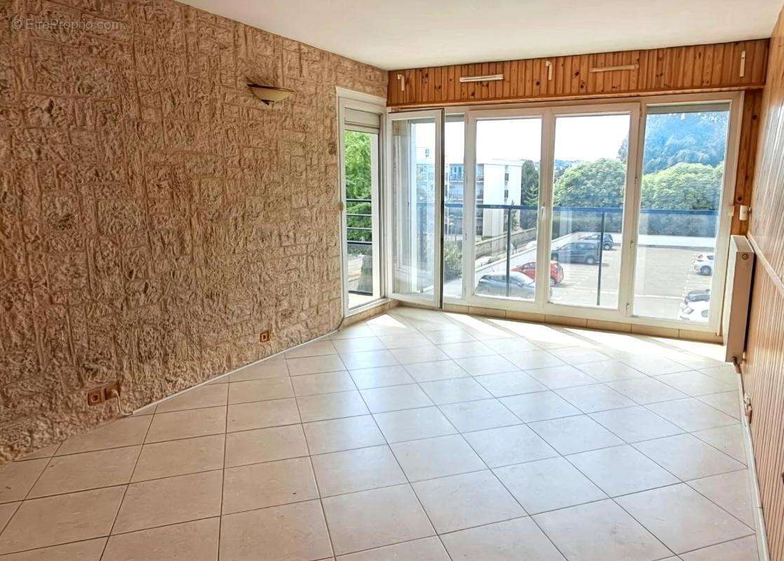 PLAISIR (78) -  Vente appartement dans résidence prisée avec 2 chambres , balcon et place de parking  - photo 2