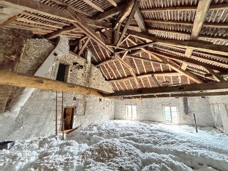 Appartement à SAINT-MARCEL-BEL-ACCUEIL