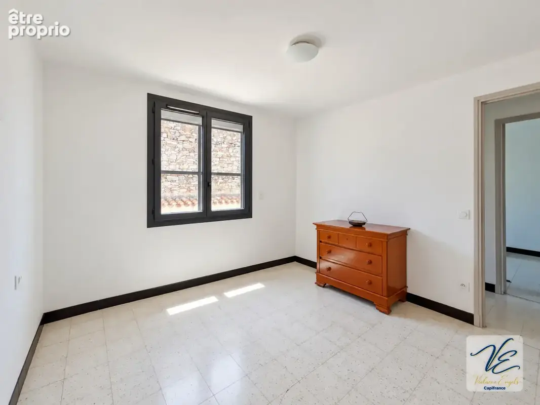 Maison rénovée à Siran – 3 chambres, terrasse, cour et grand garage de 60 m² - photo 13
