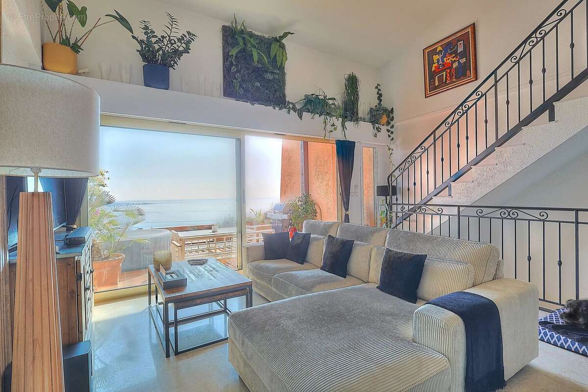 Appartement à VALLAURIS