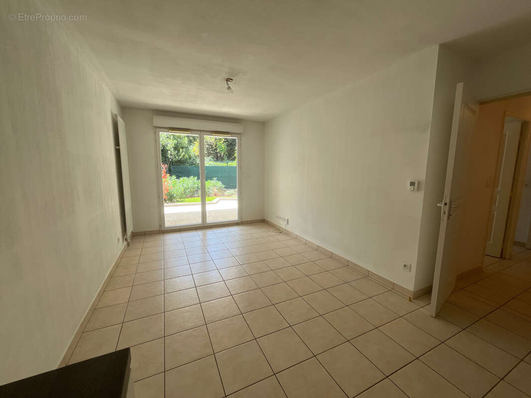 Appartement t3 , terrasse et jardin prive + garage box à la seyne sur mer porte marine - photo 9