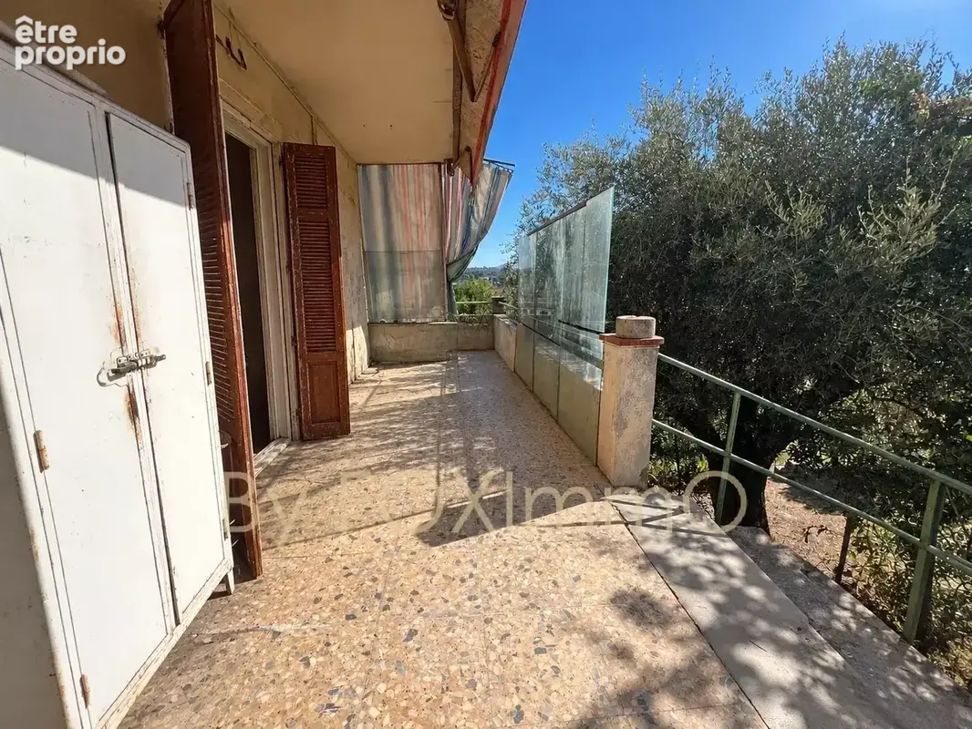 Rare - à renover appartement - terrasse - 2 parkings - photo 2