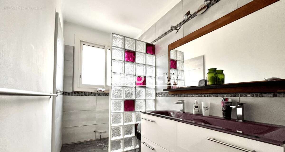 Appartement à SIX-FOURS-LES-PLAGES