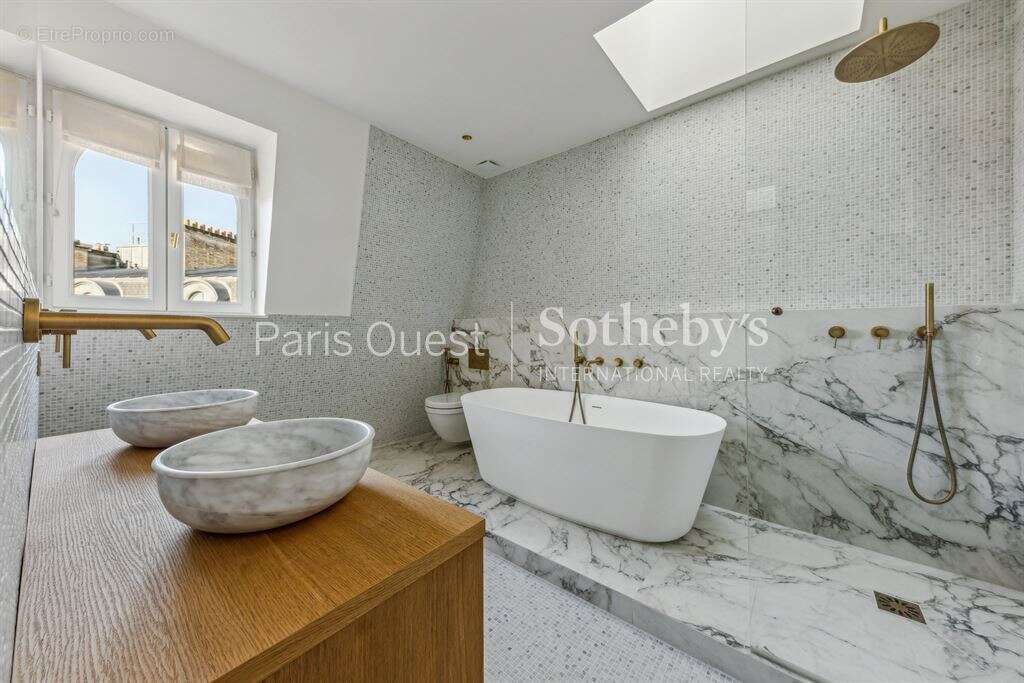 Appartement à PARIS-8E