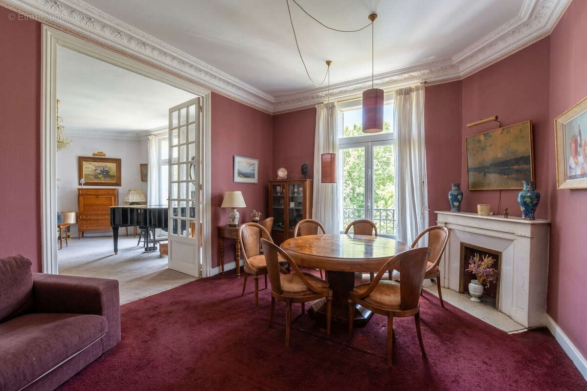 Appartement Le Puy En Velay 5 pièce(s) 207 m² + grand garage - photo 4