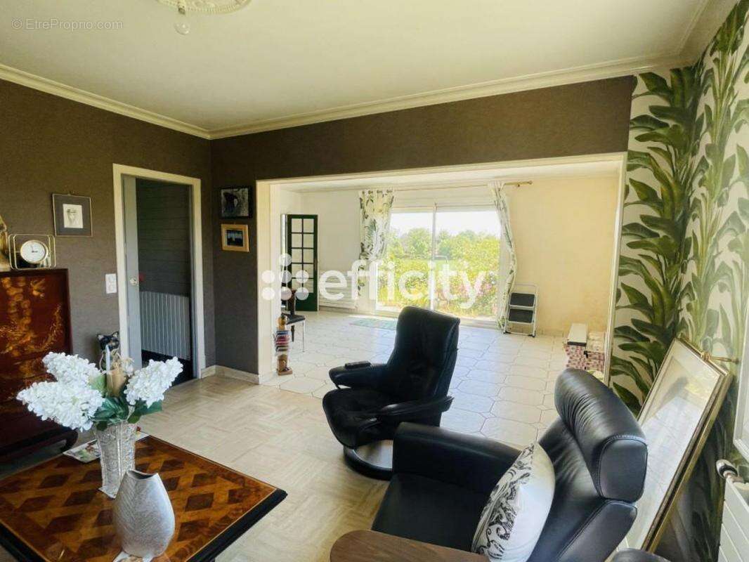 Maison à LA CHAPELLE-DU-BOIS