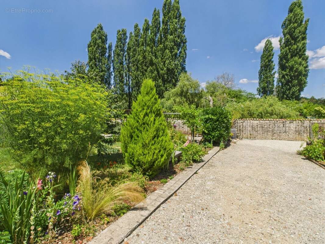 Maison de charme avec beaux volumes - photo 15