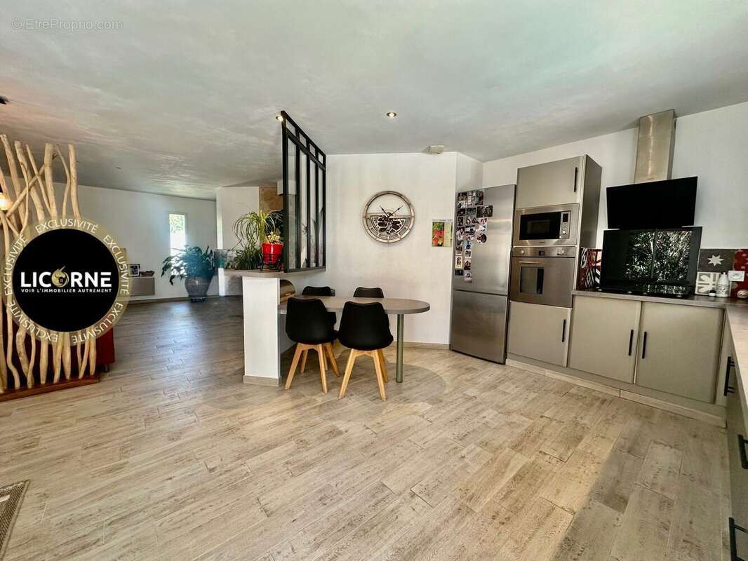 Maison 130 m² à Le Puy-Sainte-Reparade  - photo 4