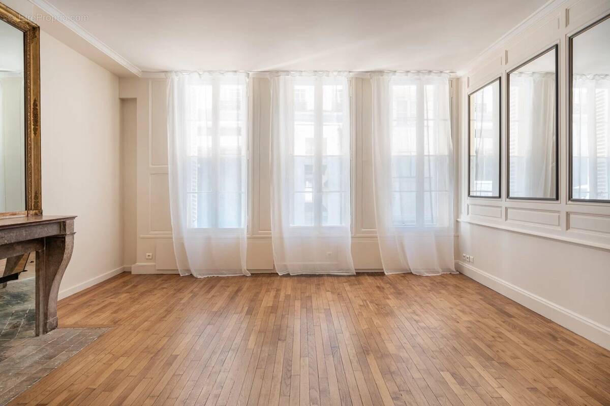 Appartement à PARIS-7E
