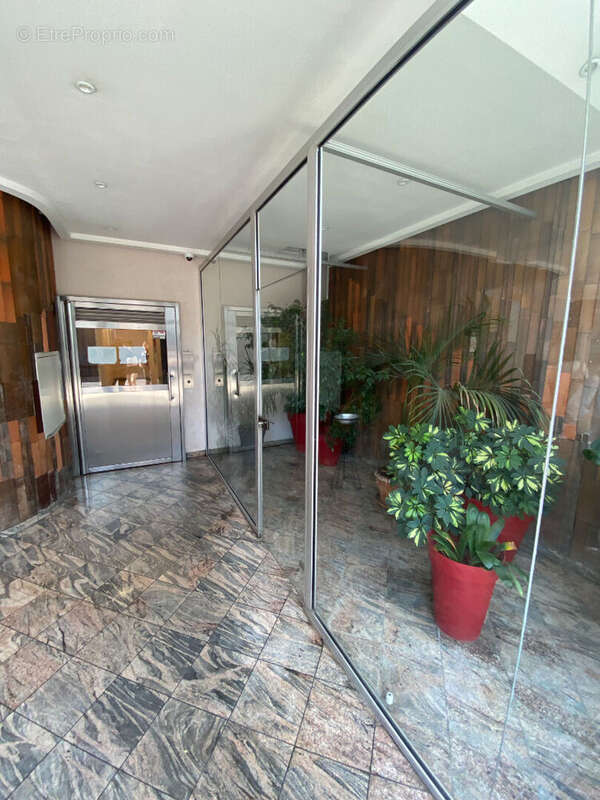 Appartement Paris 3 pièce(s) 66.45 m2 - photo 2
