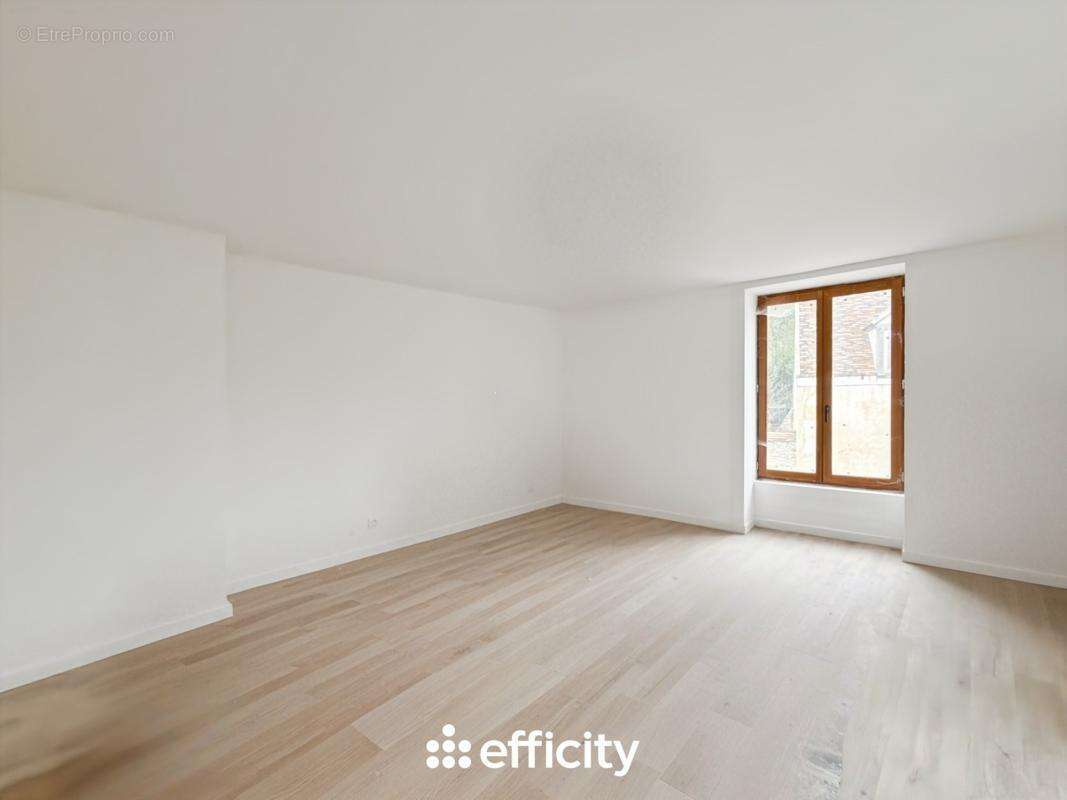 Maison à LIVERDY-EN-BRIE