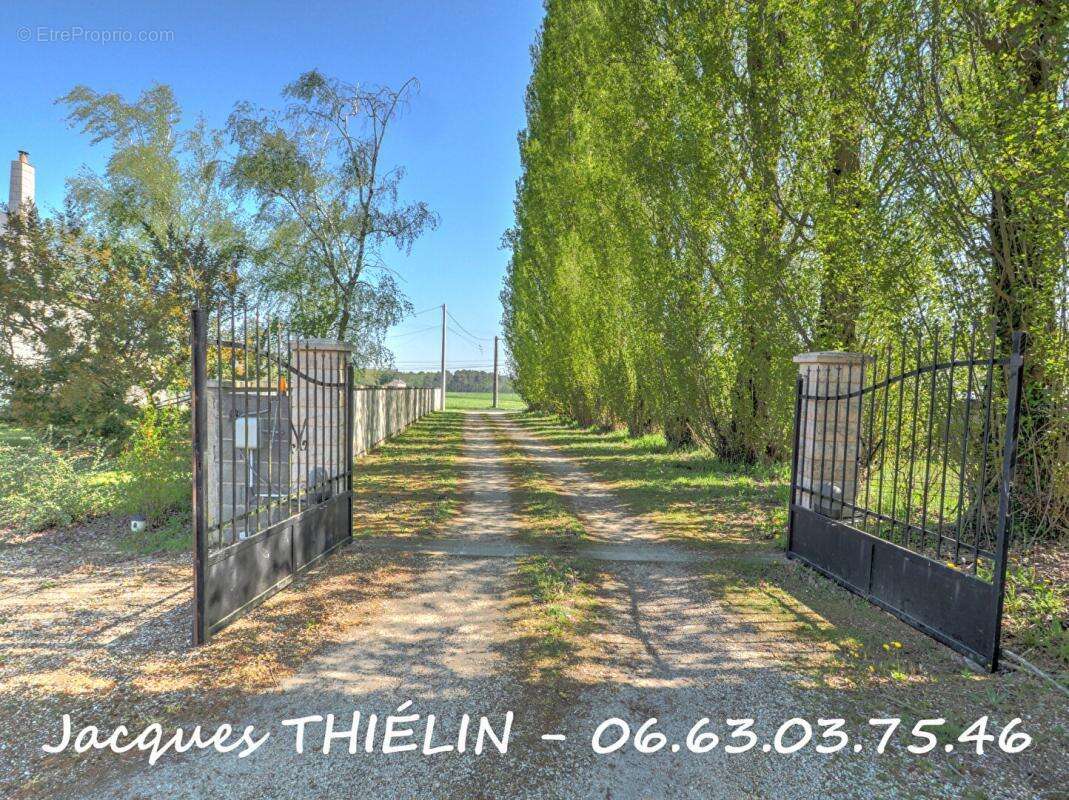 Maison à LONGUE-JUMELLES