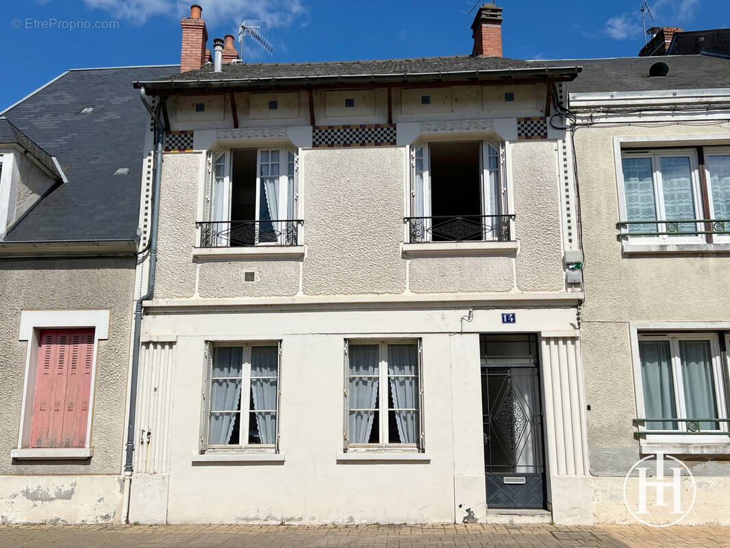 Maison à SAINT-AMAND-MONTROND