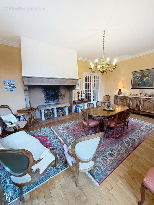 Maison à SAINT-BONNET-LE-CHATEAU