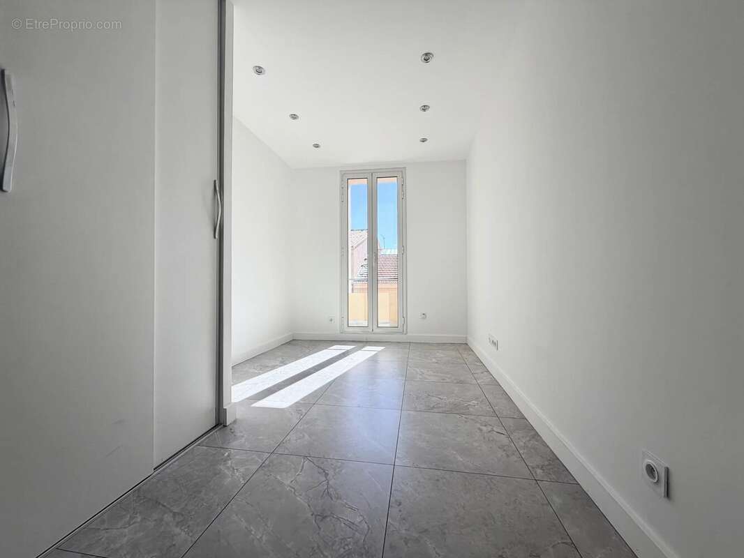 Vallauris - studio et 2 pièces - rénové - photo 2