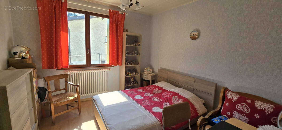 Appartement à CHAZEY-BONS