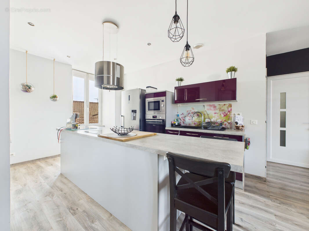 Appartement à LE CHAMBON-FEUGEROLLES