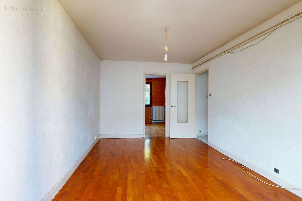 Appartement 3 pièces 53 m2 - Copropriété Ravalée / Isolée - Bajatière / Grenoble / SAINT MARTIN D'HERES - photo 11