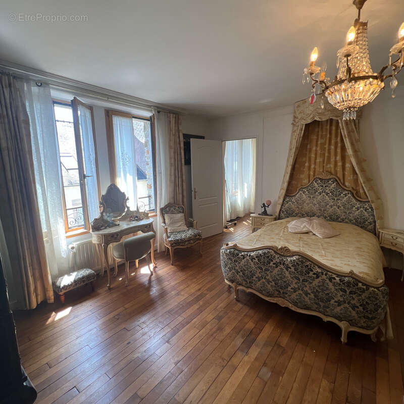Appartement à CHATEAUNEUF-DU-FAOU