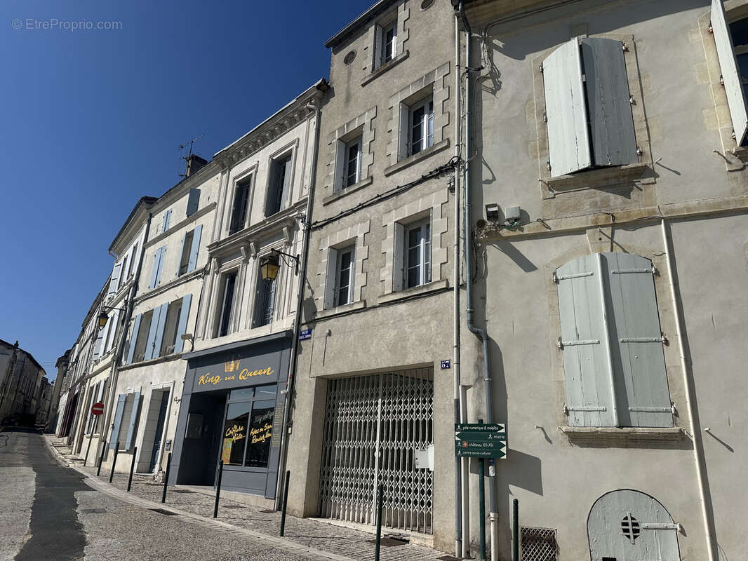 Appartement à BARBEZIEUX-SAINT-HILAIRE