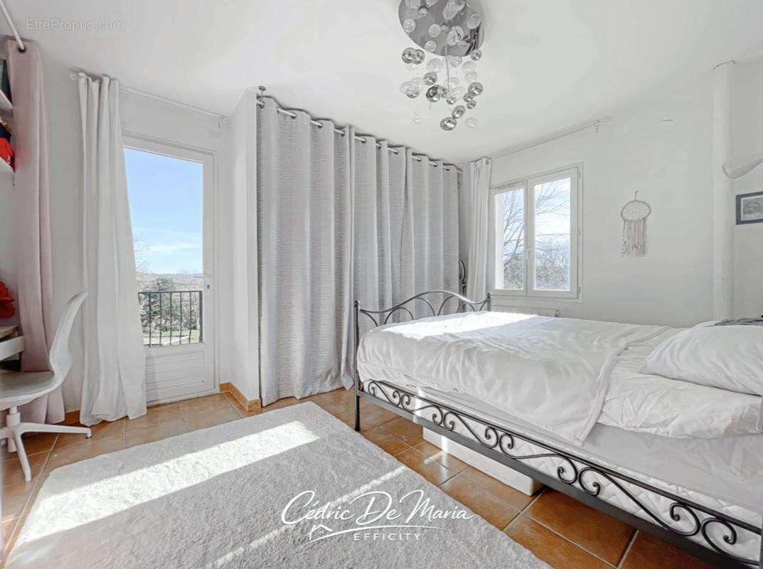 Maison à GINASSERVIS