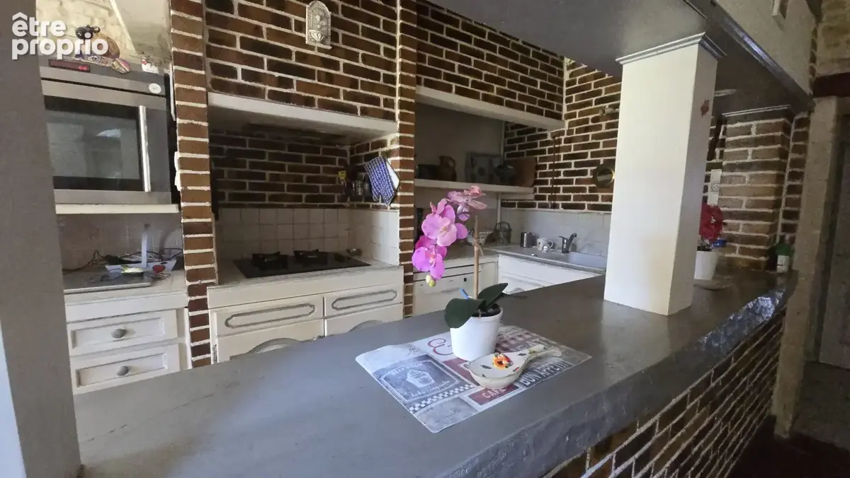 Maison 6 pièces 198 m² à vendre à Saint-Cyr-Du-Doret (17170) - photo 6