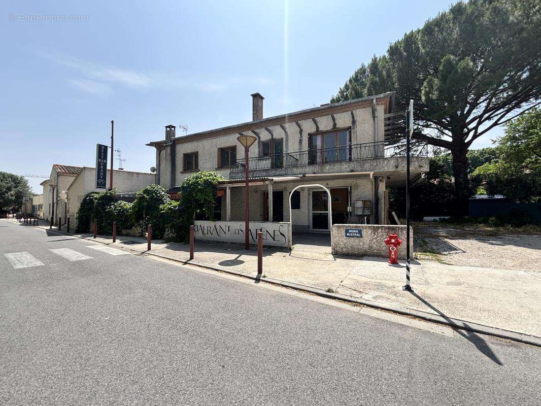 Commerce à RODILHAN