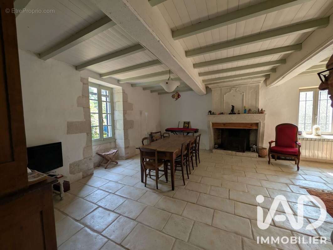 Maison 122 m² à Saint-Dizant-Du-Gua  - photo 7