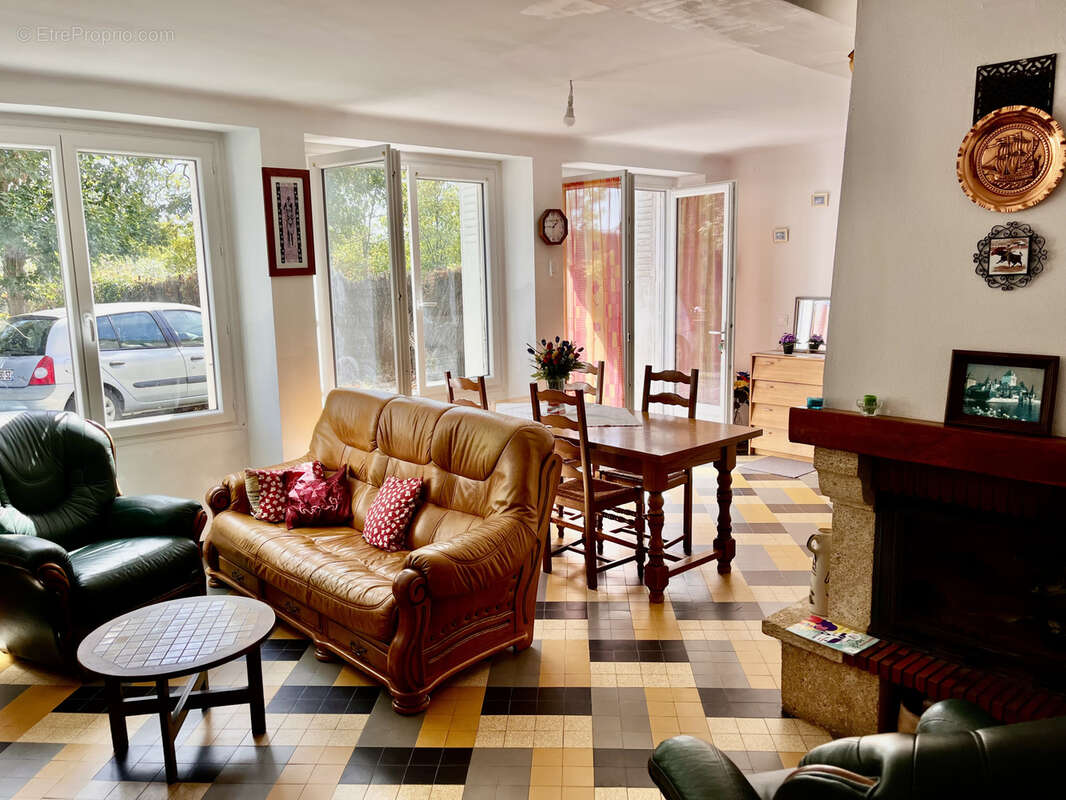 Maison à MONTREUIL-BELLAY