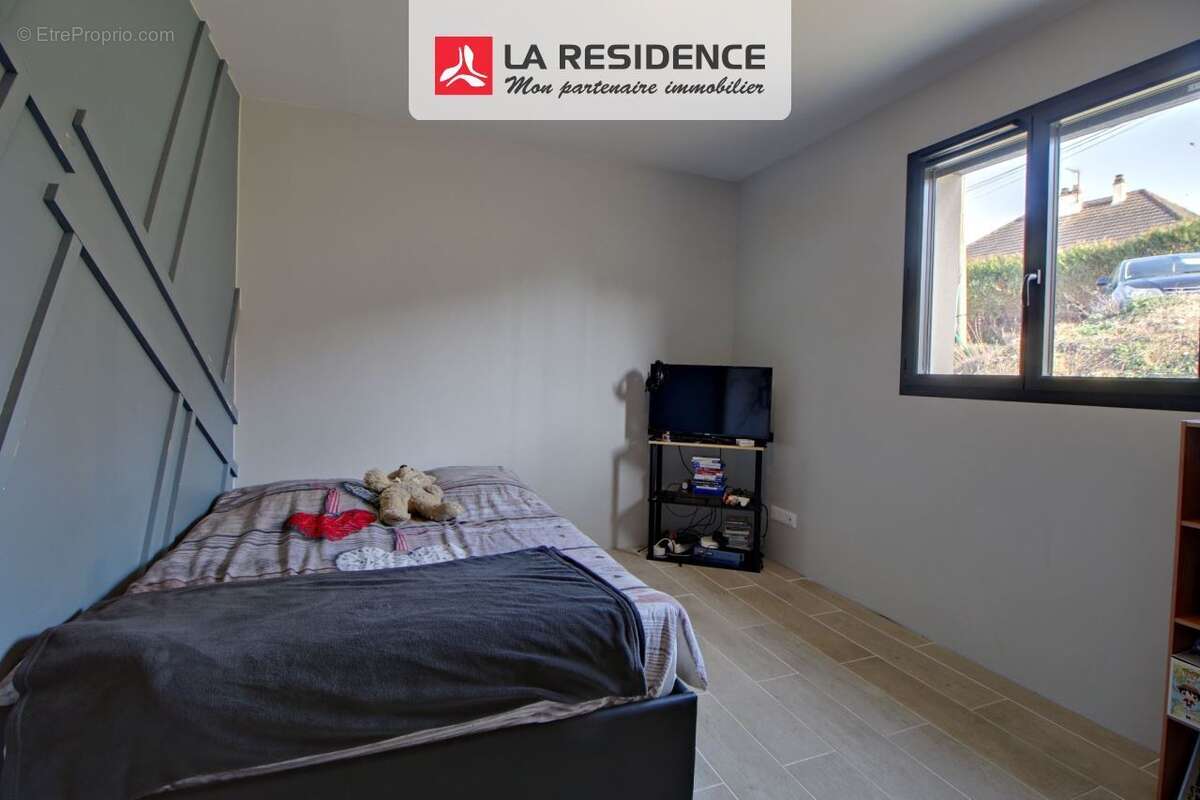 Maison 160 m² à Saint-Etienne-Sous-Bailleul  - photo 9