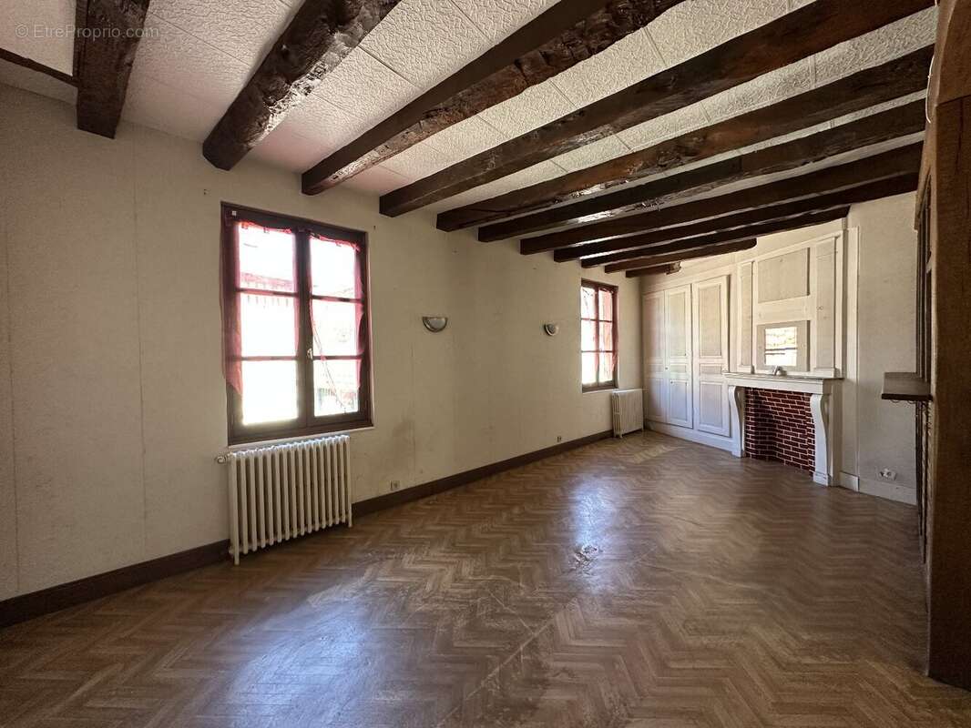 Maison à SAINT-YRIEIX-LA-PERCHE