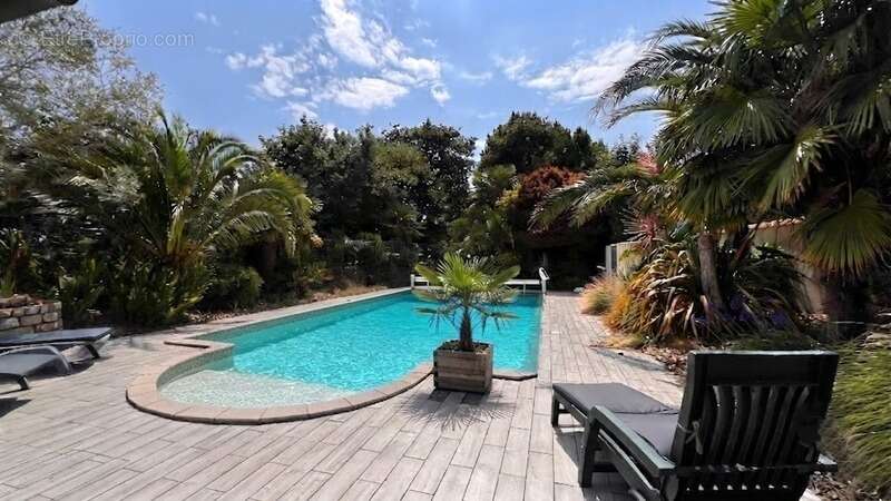 PLONÉIS (29) – Maison à vendre Type 6 de 115 m² habitable et 189 m² utile – Terrain de 1 320 m² – Double garage – Piscine - photo 7
