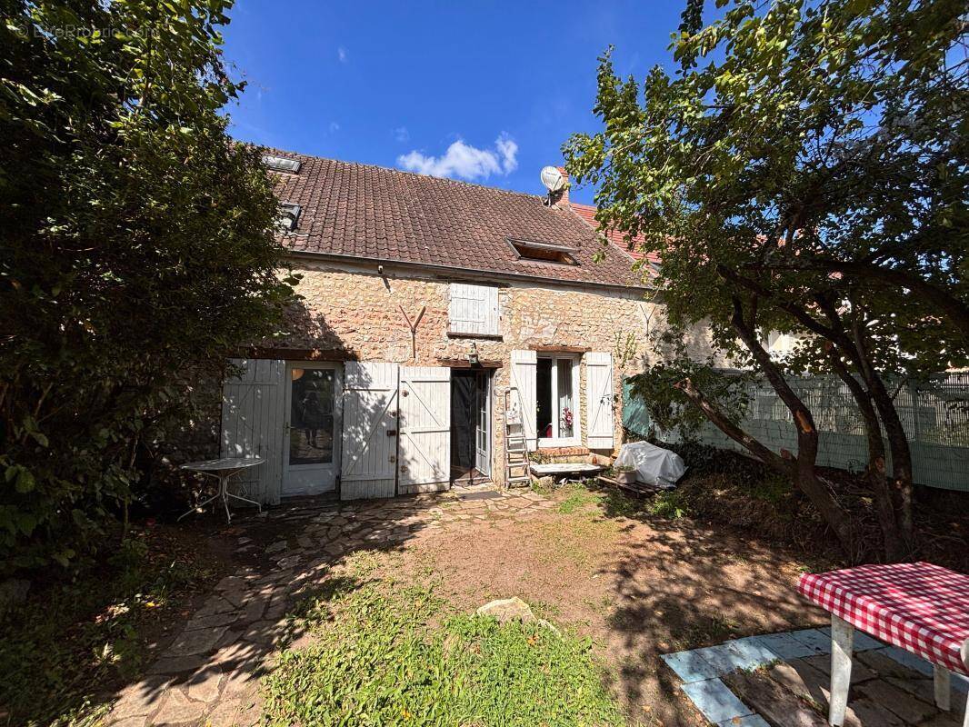 Maison à ORMOY-LA-RIVIERE