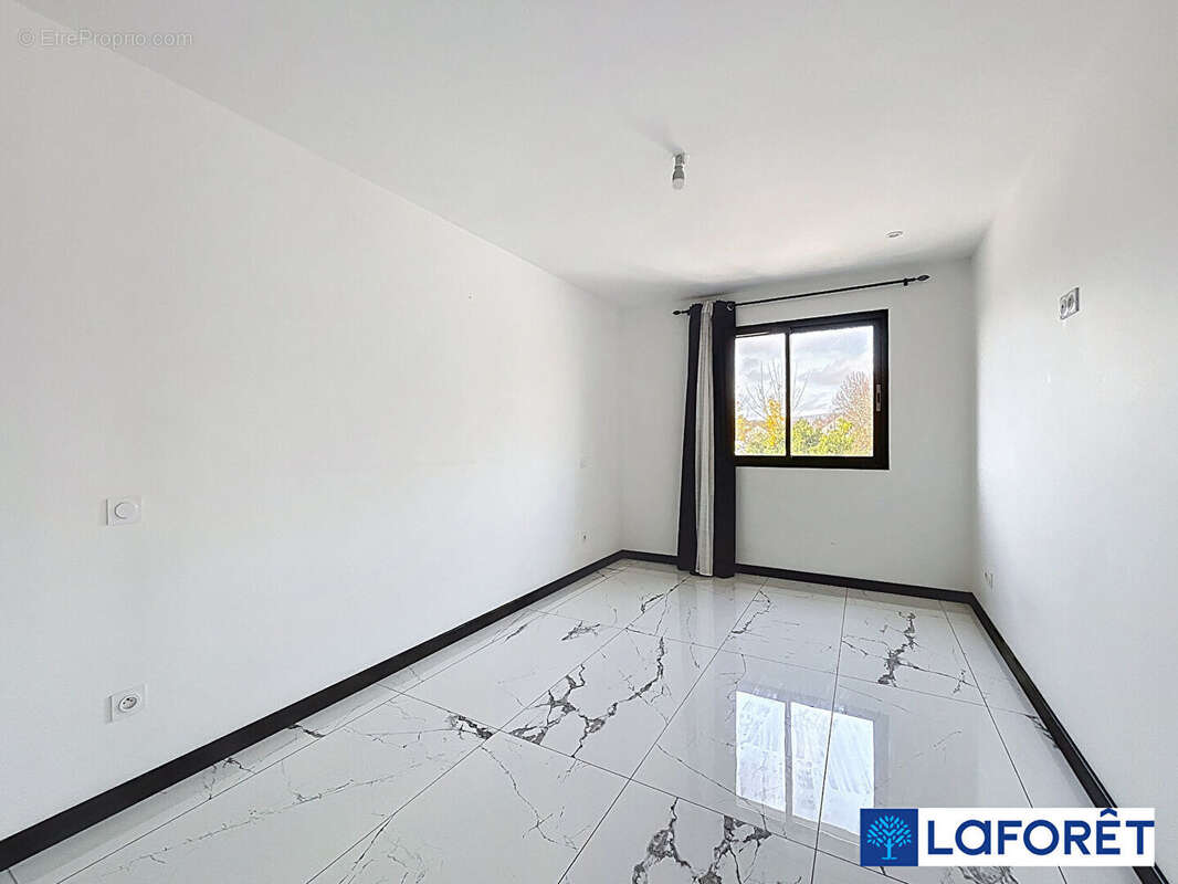 Maison à IS-SUR-TILLE