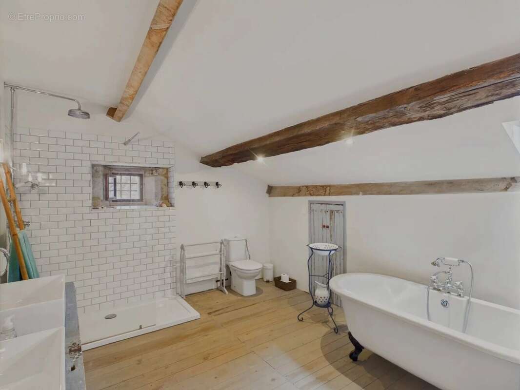 Maison à MONTIGNAC-LE-COQ