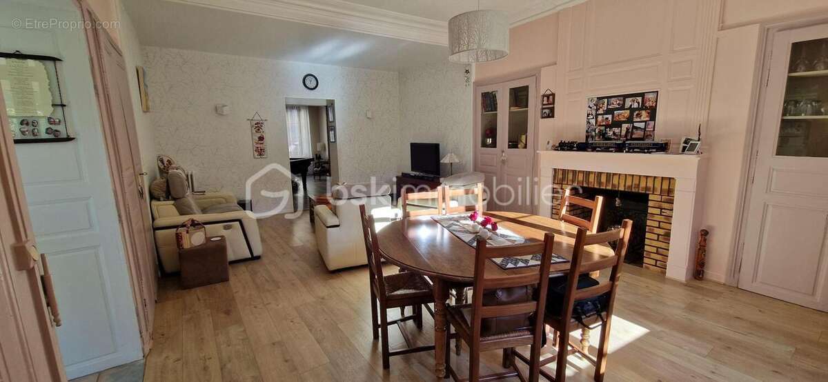 Maison chaleureuse de 211 m² avec ancien atelier de 180 m² au cœur de Couhé - photo 2