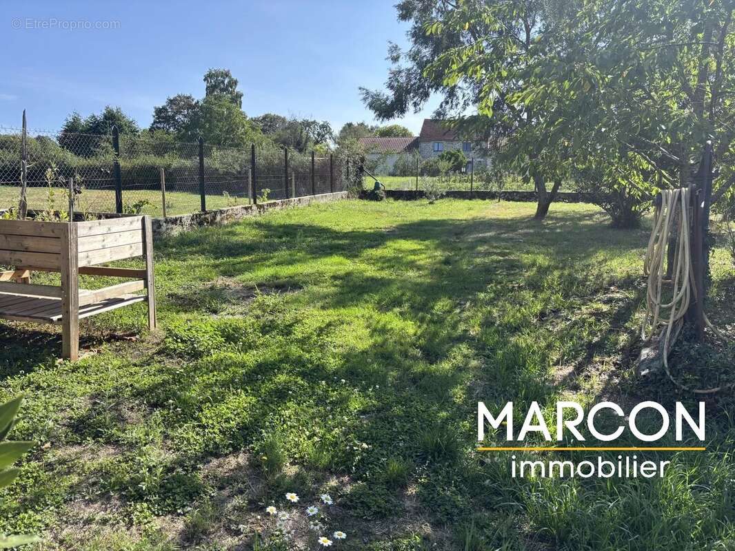Maison à SAINT-GEORGES-LES-LANDES