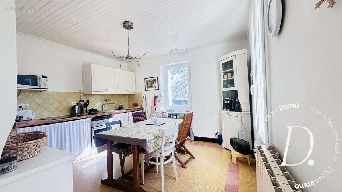 Maison à SAINT-JULIEN-DE-CASSAGNAS