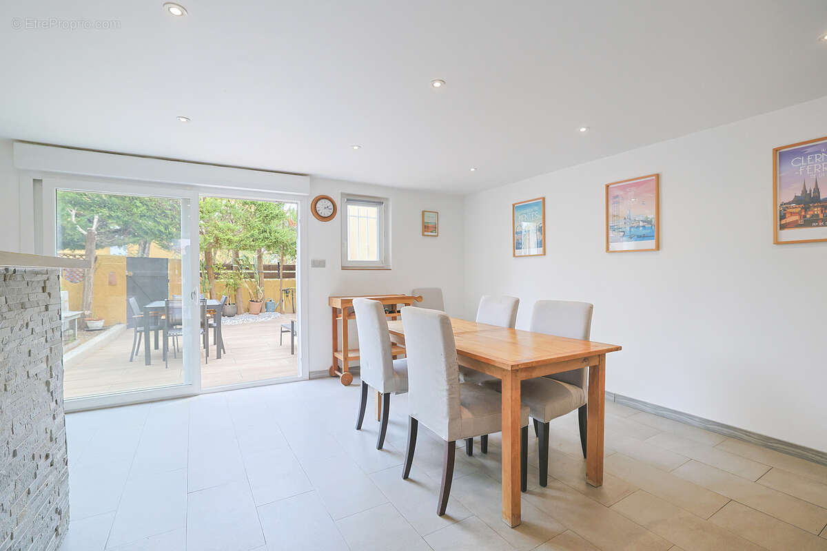 Maison à SOLLIES-PONT