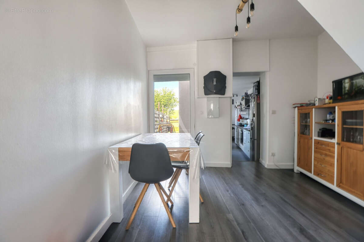 Maison à SAINT-ETIENNE-DU-ROUVRAY