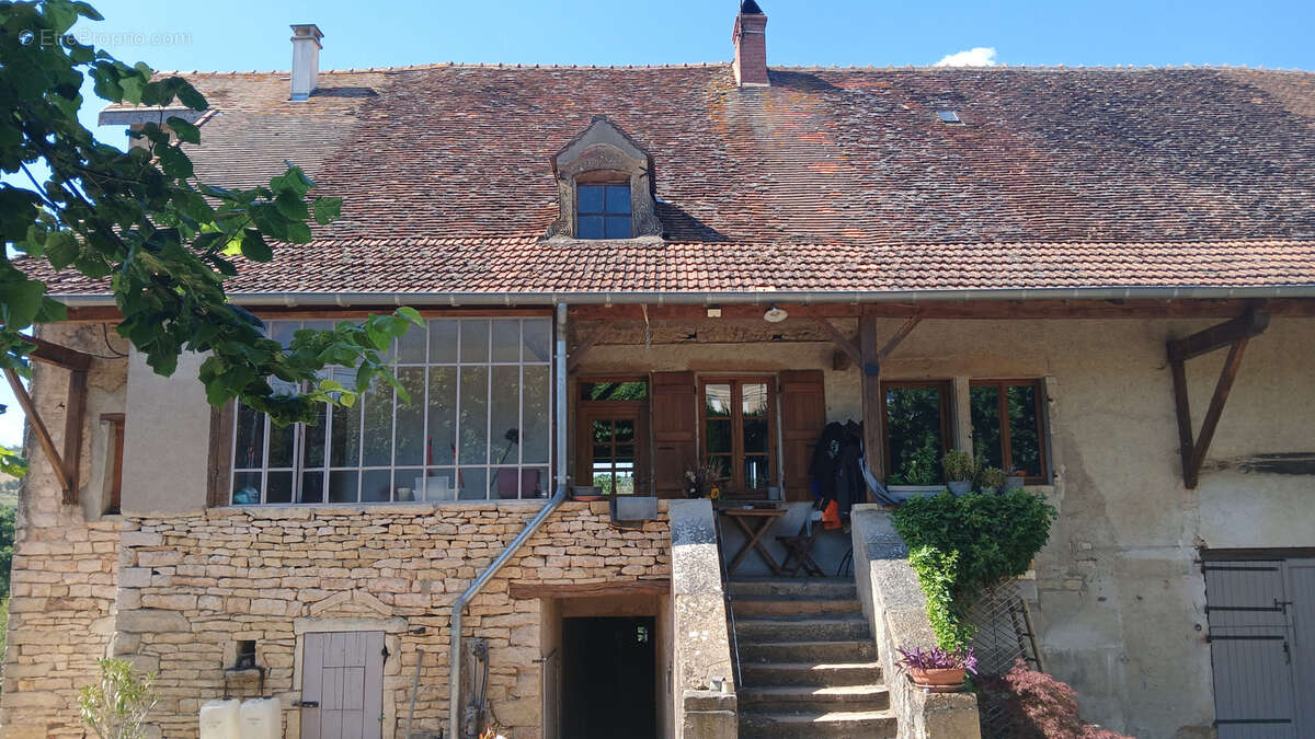 Maison à CURTIL-SOUS-BURNAND
