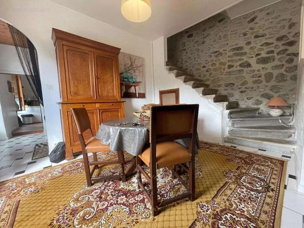 Appartement à SAINT-MARTIN-SUR-LAVEZON