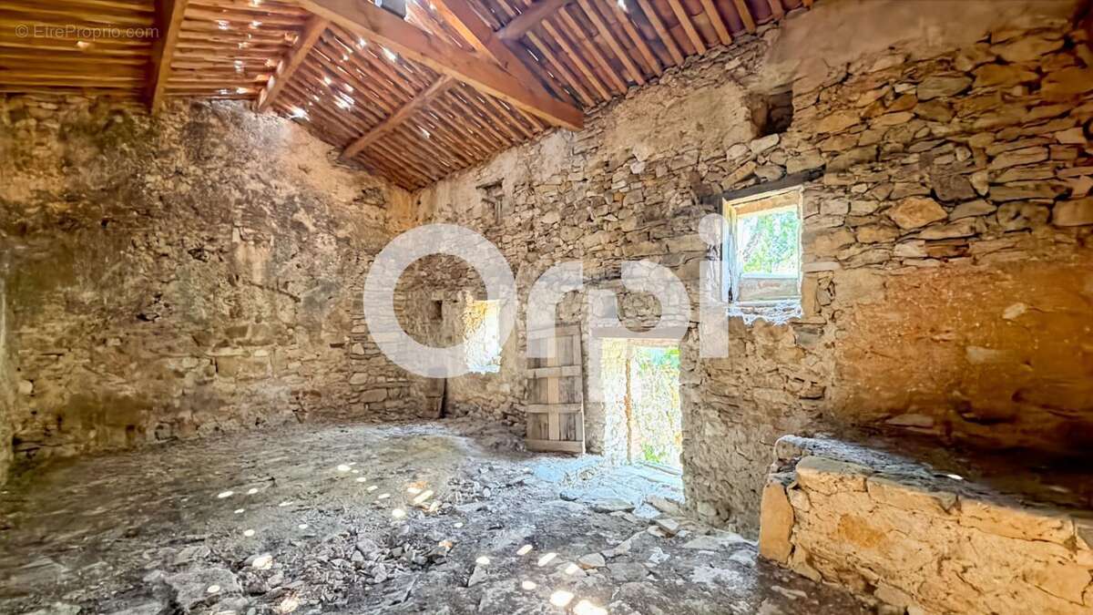 Bâtisse de 1800 sur plus de 2,8 hectares – Allègre-les-Fumades - photo 16