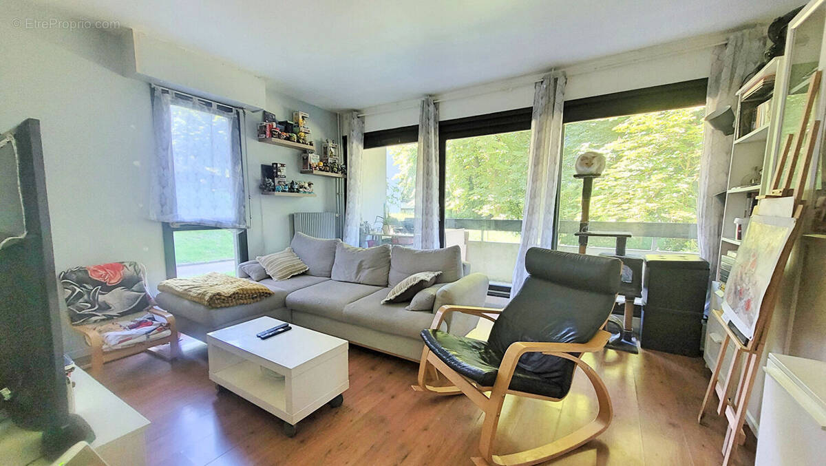 Appartement à LE COUDRAY-MONTCEAUX