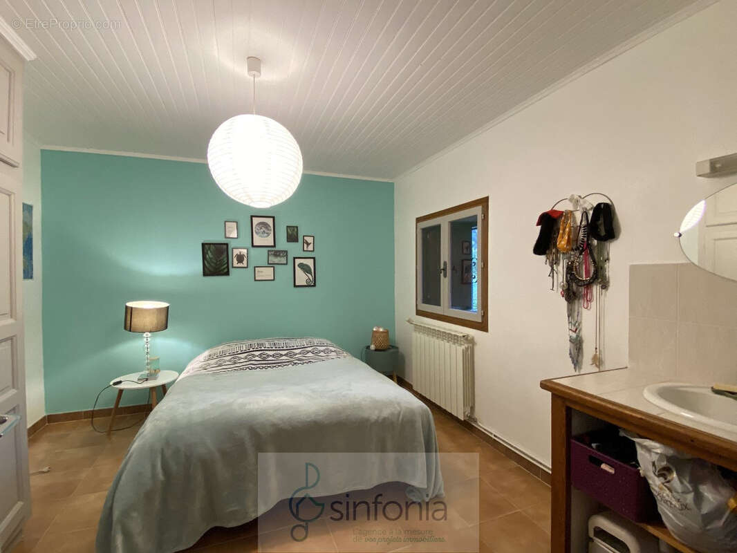 Maison à GARRIGUES-SAINTE-EULALIE