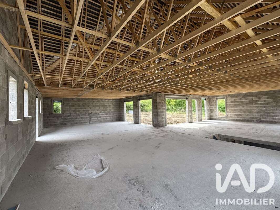 Maison 220 m² à Saint-Sulpice  - photo 8