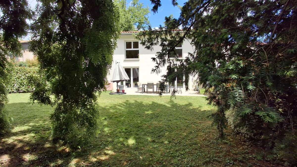 Maison à LIMAS