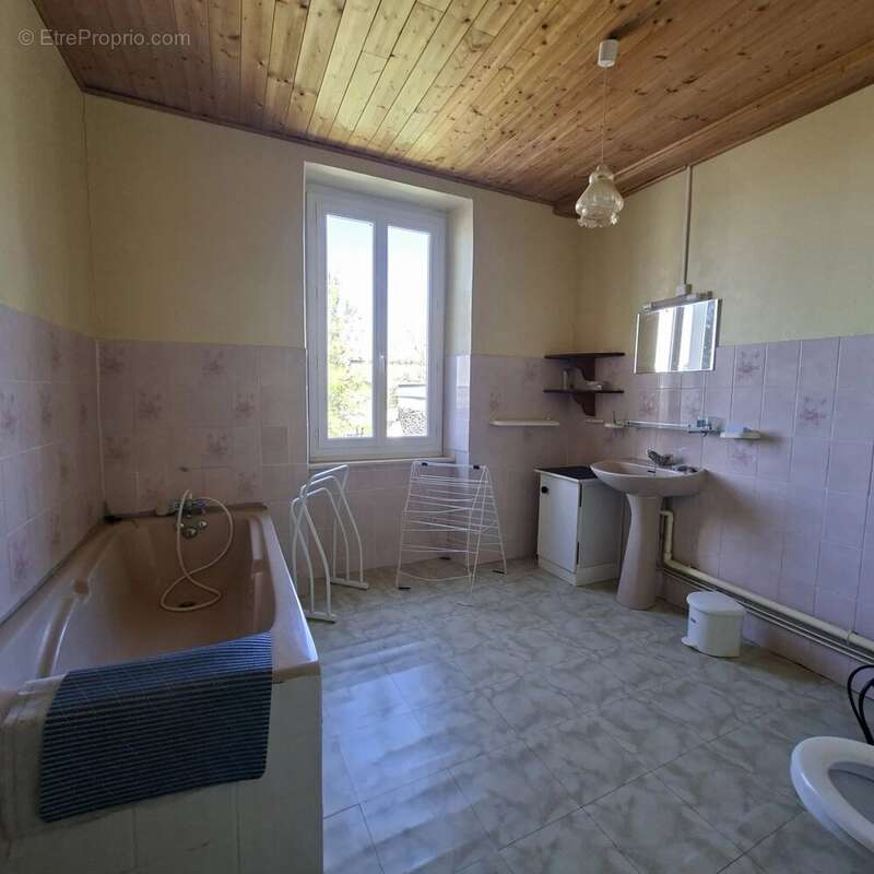 Maison à SAINT-PIERRE-DE-TRIVISY