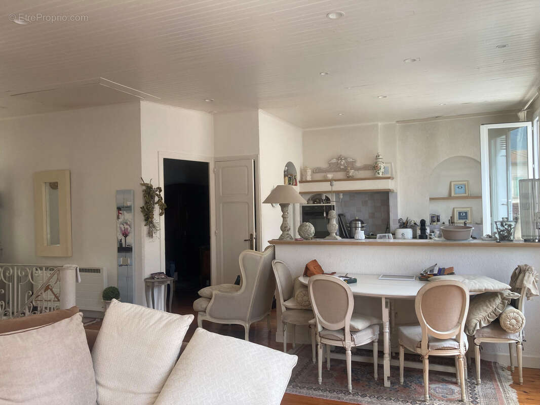 Axat, maison 3 chambres, grand séjour, terrasse, véranda, garage. - photo 17